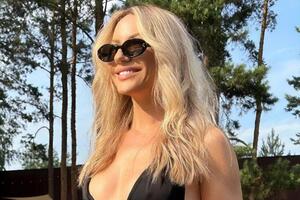 Никитюк показала свой образ в одежде черного цвета