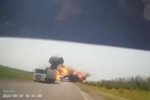 Регистратор зафиксировал взрыв на российской дороге в день мятежа Пригожина