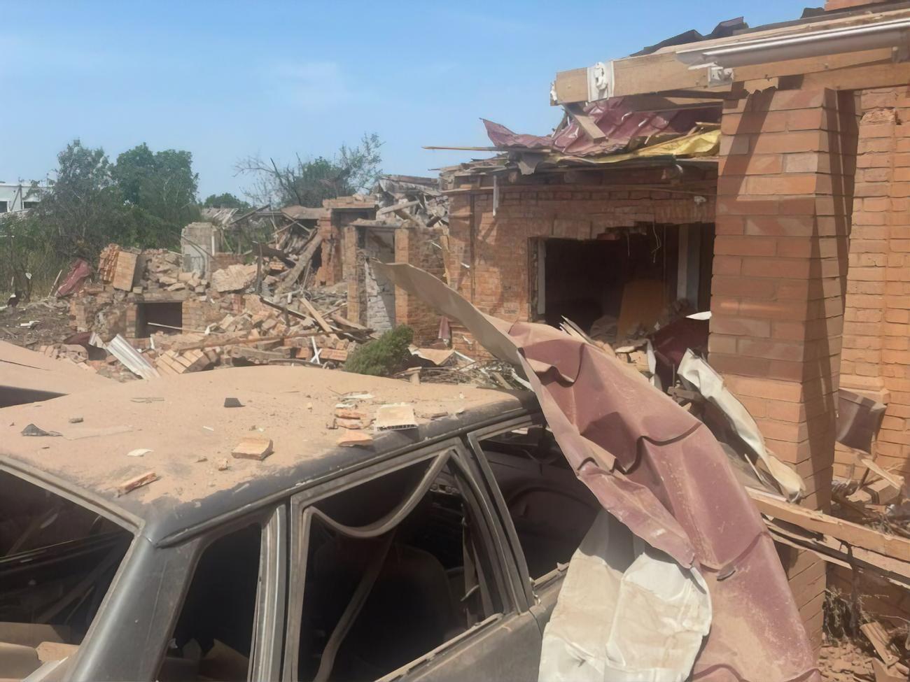 За сутки зафиксировано 37 повреждений жилых домов, коммуникаций и имущества мирных жителей