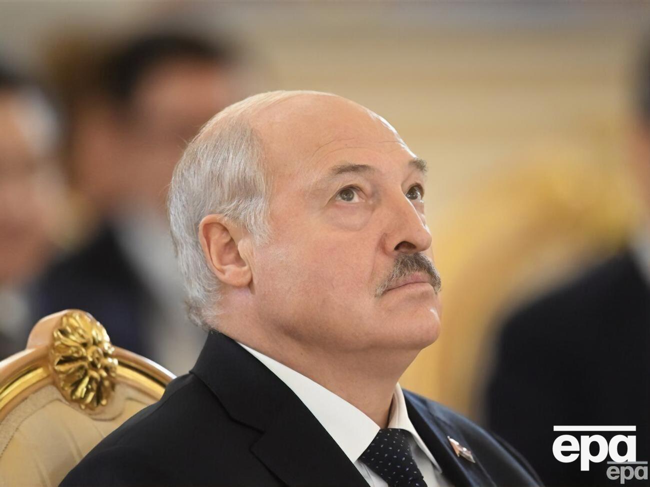 Лукашенко заявил, что "соседи&nbsp;подбрасывают трупы" на территорию Беларуси