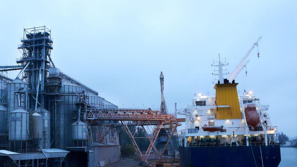 Росія блокувала вивезення української продукції з морських портів після початку повномасштабного вторгнення в Україну 24 лютого 2022 року