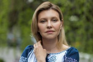 За словами експерта, Зеленська дотримується в одязі консервативного й водночас жіночного стилю