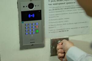 Нова система має чотири способи відчинити двері в укриття