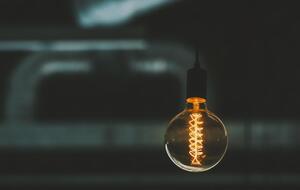 Із 30 червня максимальні тарифи на електроенергію для бізнесу зростуть на 40–80% залежно від часу доби