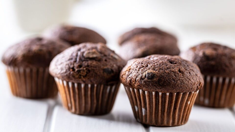 По словам эксперта, кексы с кабачком получаются влажные, с насыщенным шоколадным вкусом