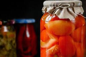 Помідори маринують без оцту