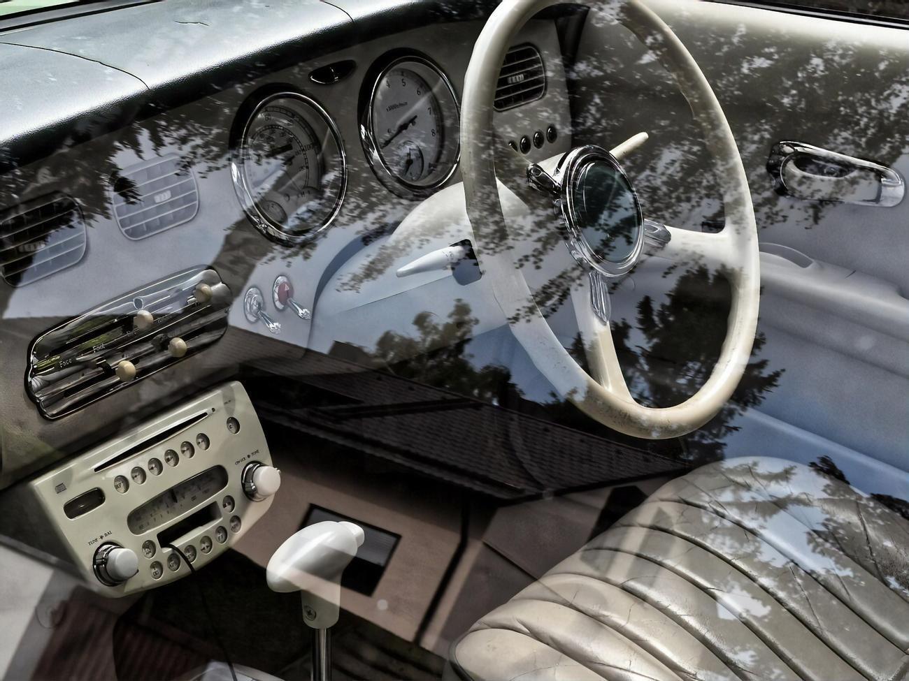 Машини з правим кермом зможуть законно їздити українськими дорогами