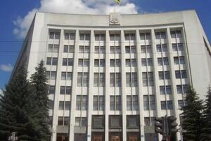 По данным правоохранителей, чиновник ОВА получал "откат" от строительного предприятия, которое ремонтировало коммунальные объекты