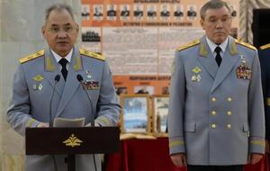 Пригожин первоначально хотел захватить министра обороны РФ Шойгу и начальника Генштаба Герасимова (на фото), написала WSJ