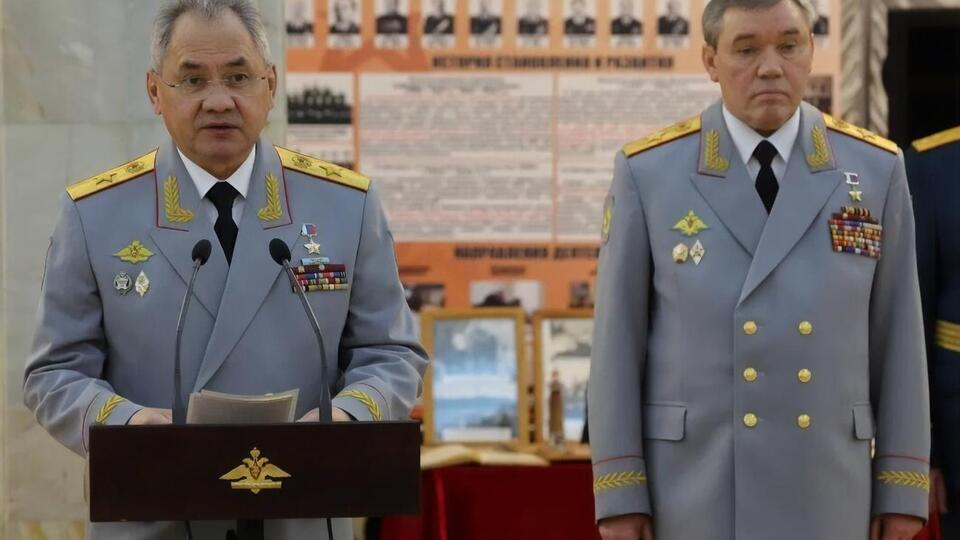 Пригожин первоначально хотел захватить министра обороны РФ Шойгу и начальника Генштаба Герасимова (на фото), написала WSJ