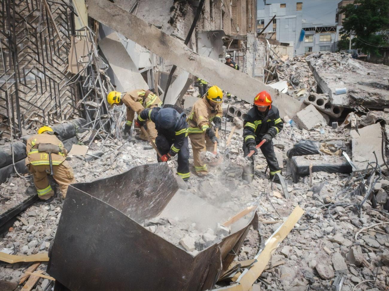 В Краматорске продолжаются&nbsp;поисково-спасательные работы после ракетного удара РФ 27 июня, сообщили в МВД Украины