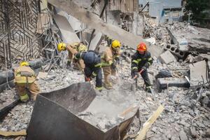 В Краматорске продолжаются поисково-спасательные работы после ракетного удара РФ 27 июня, сообщили в МВД Украины