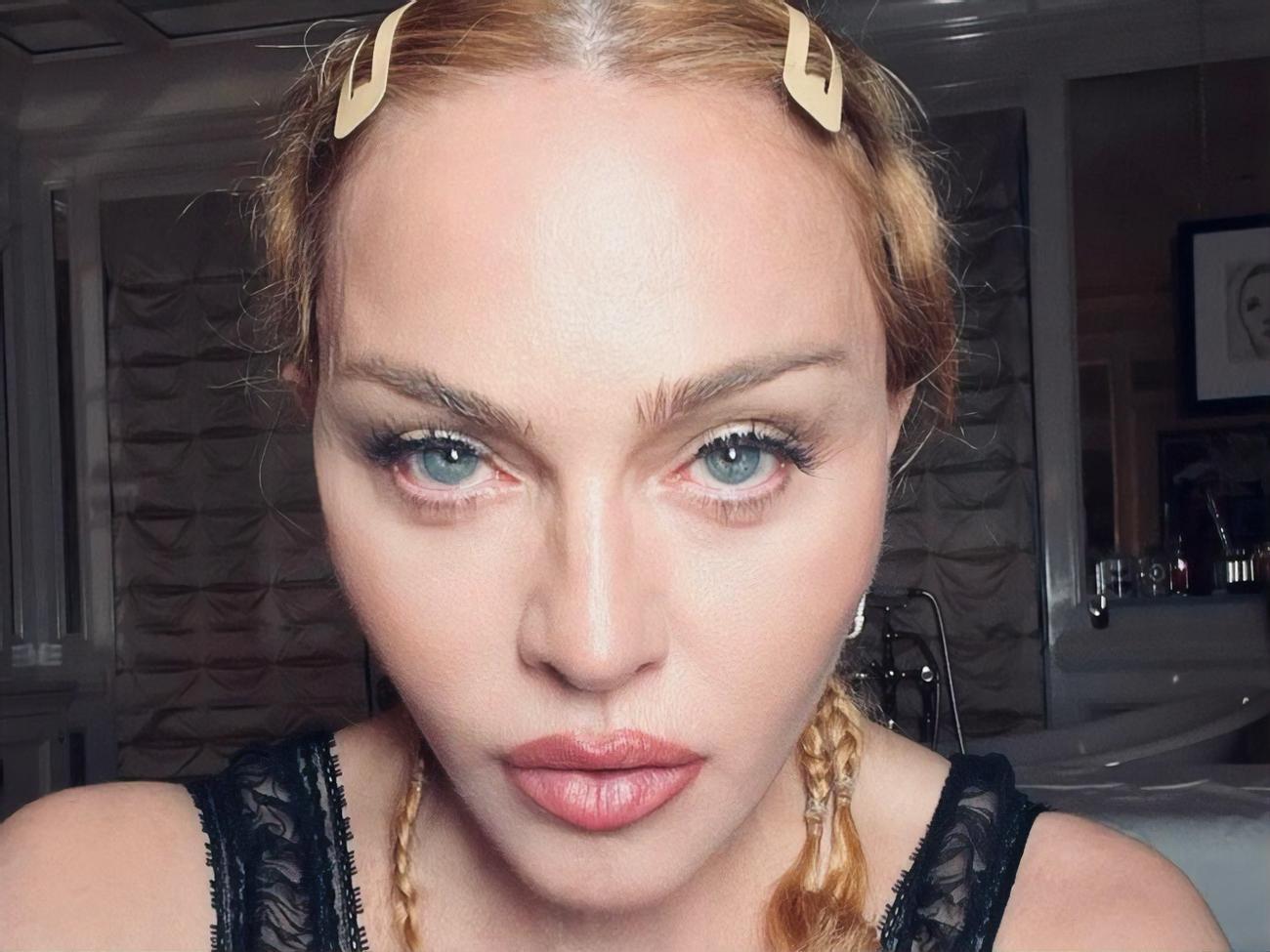 По словам менеджера исполнительницы,&nbsp;все обязательства, включая турне, Мадонне придется приостановить