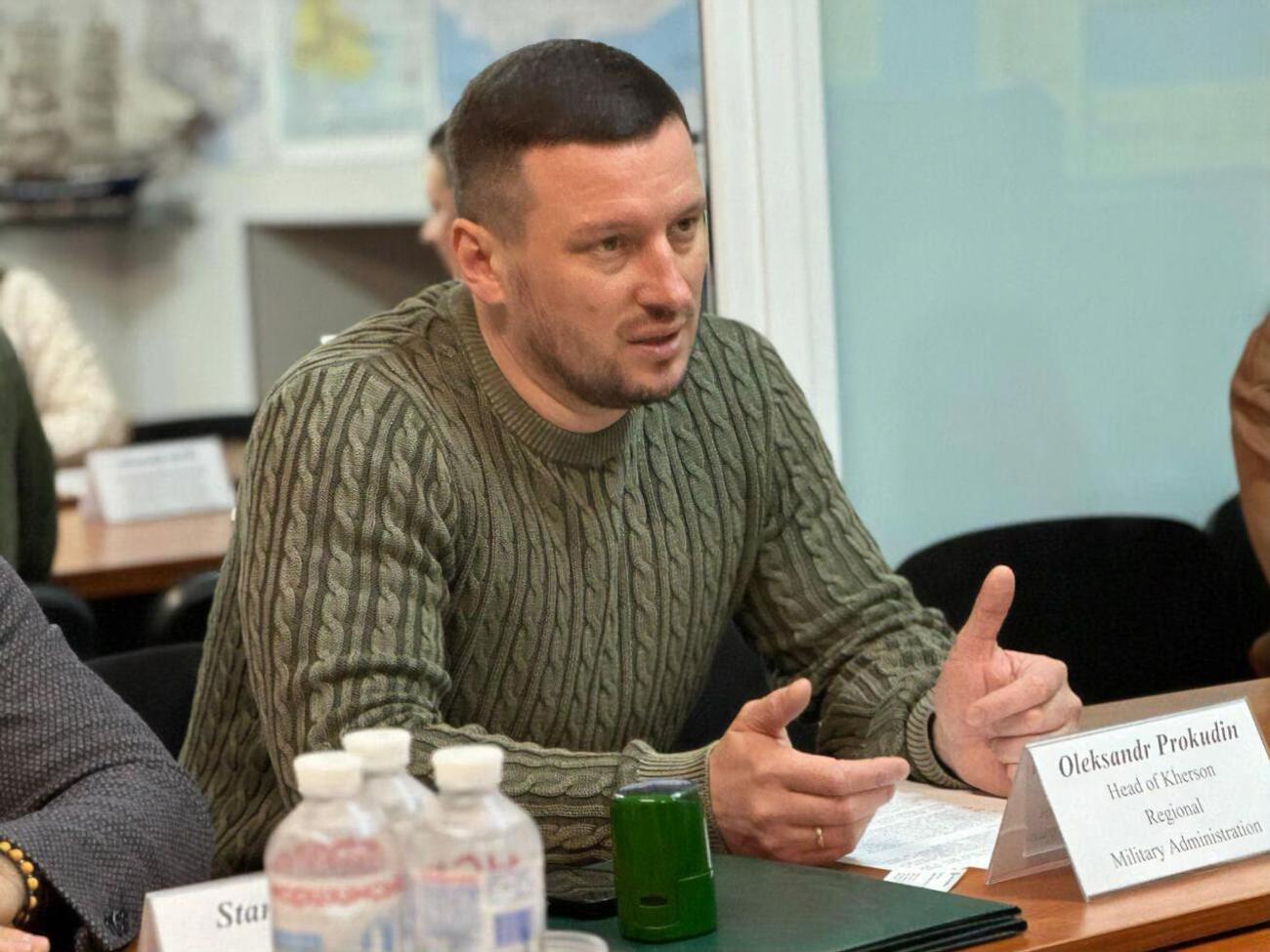 Из-за российских обстрелов Херсона предварительно пострадали двое мужчин, рассказал Прокудин