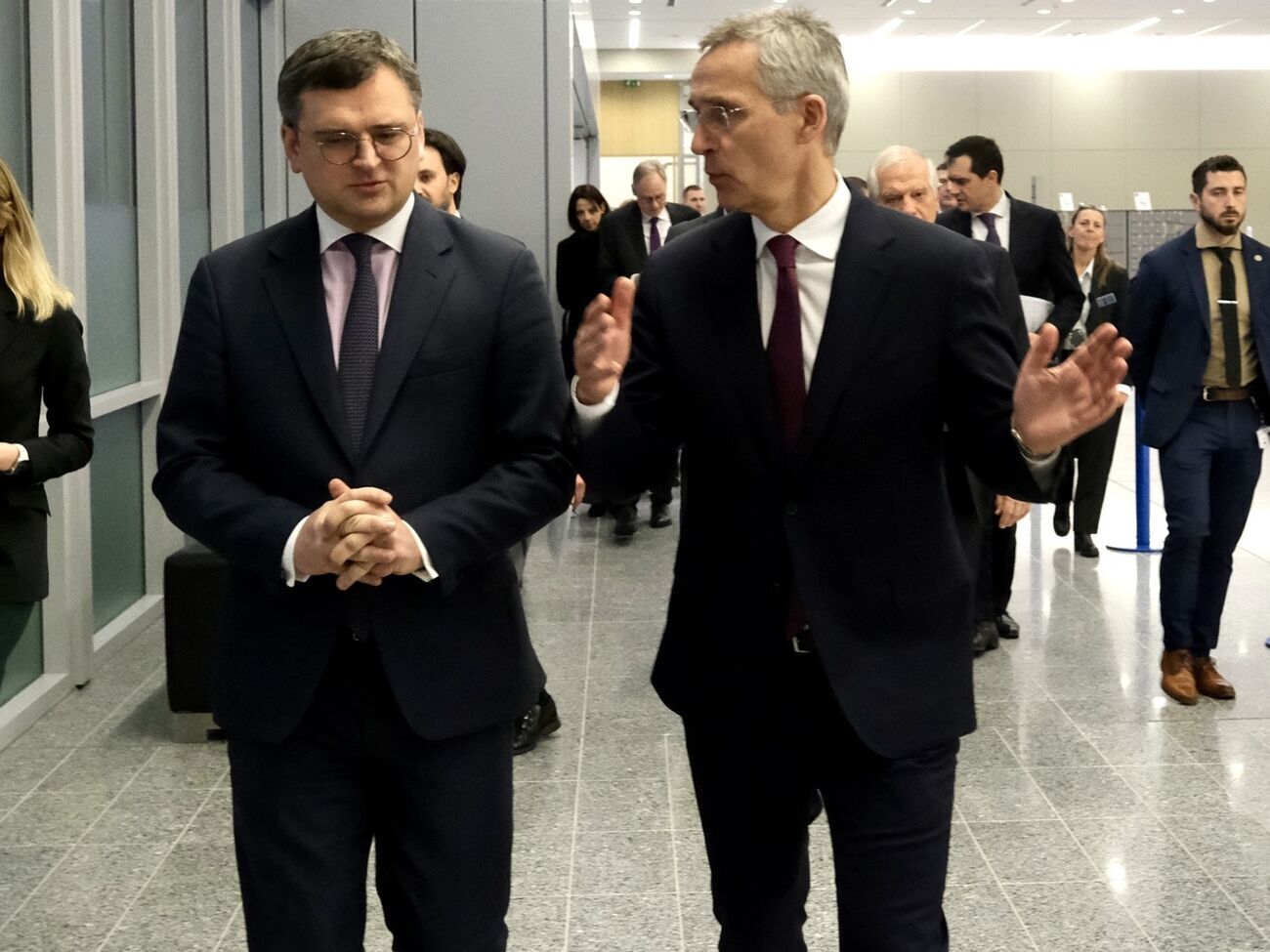 Кулеба сообщил, что поблагодарил Столтенберга за его усилия сделать саммит НАТО в Вильнюсе успешным