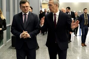 Кулеба сообщил, что поблагодарил Столтенберга за его усилия сделать саммит НАТО в Вильнюсе успешным