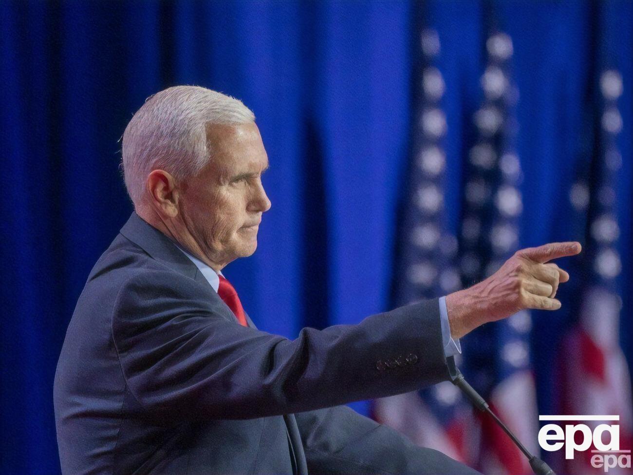 Пенс під час візиту в Україну відвідав деокуповані у квітні минулого року Мощун, Бучу та Ірпінь під Києвом