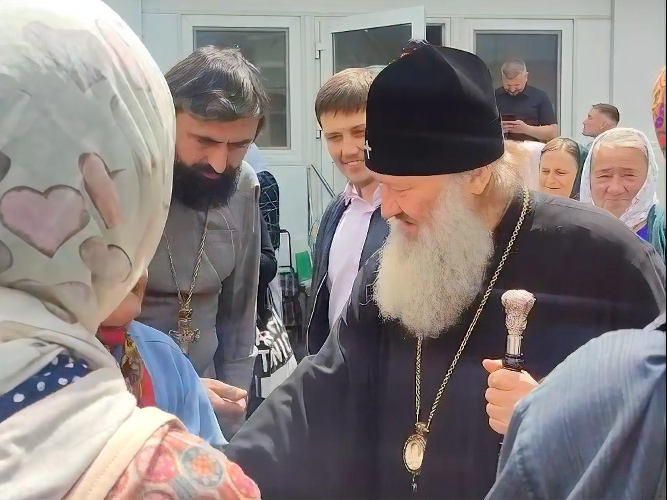 Находясь под домашним арестом, бывший наместник монастыря в Киево-Печерской лавре приезжал на "молитвенное стояние"