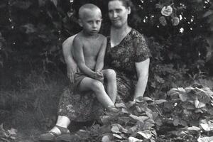 Путін у дитинстві був кволим хлопчиком, якого били у дворі, каже Жирнов