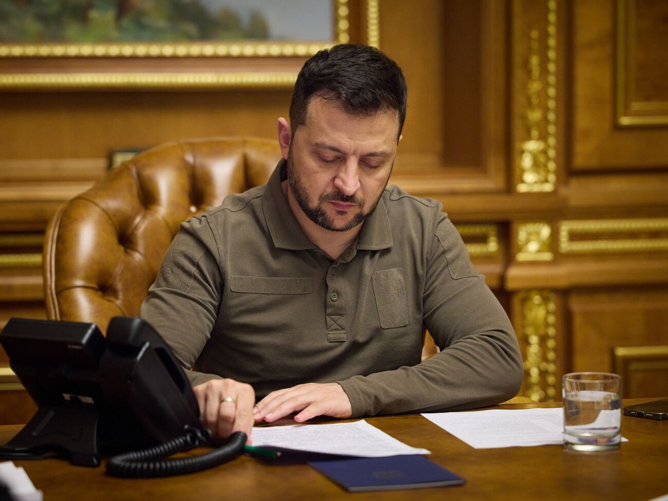 Президент повідомив про майбутнє нагородження 419 військових