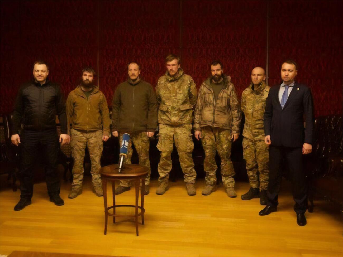 Ермак вспомнил, как проходил обмен, в результате которого из плена были освобождены командиры защитников Мариуполя