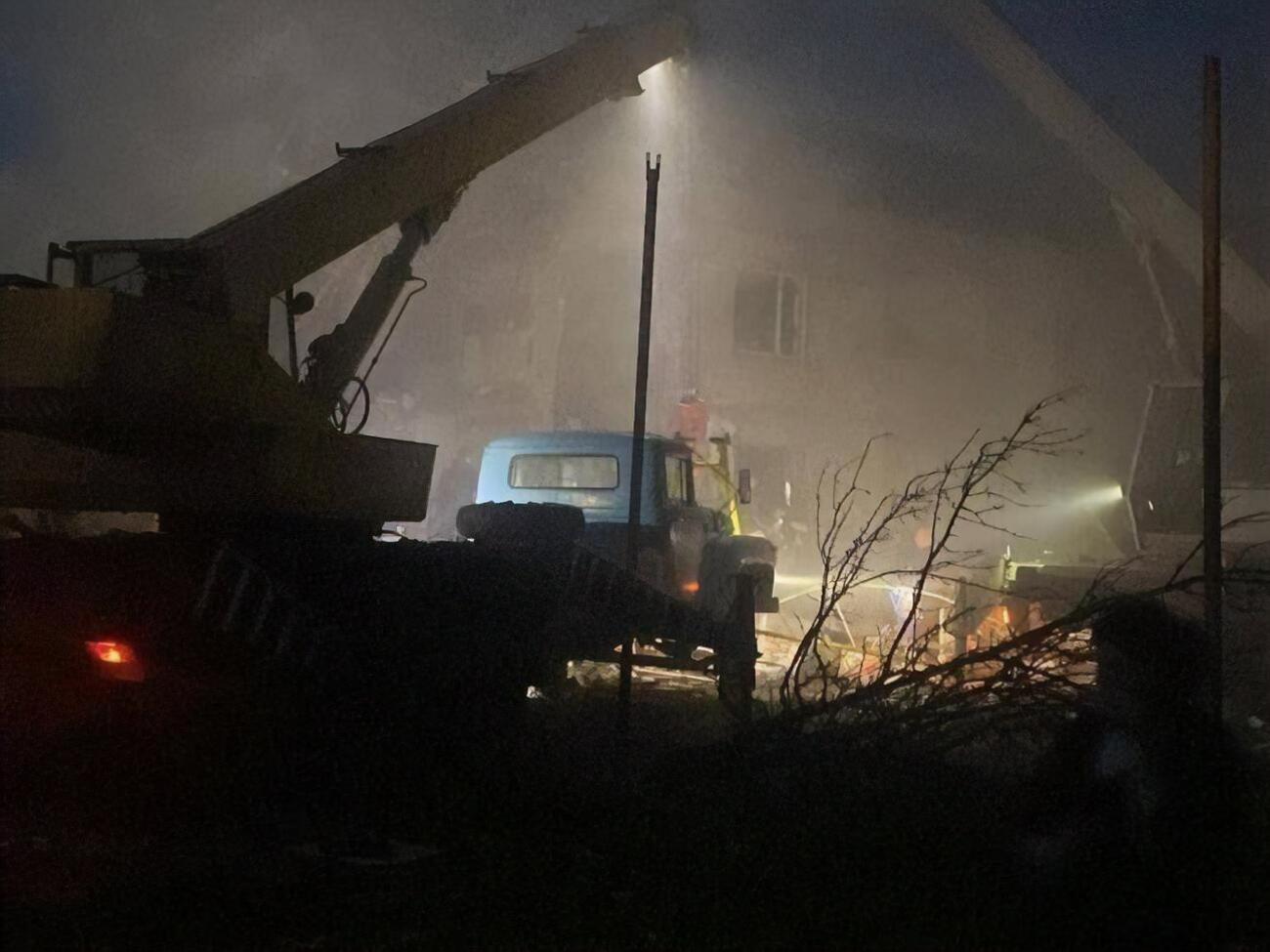 В результате удара пострадали шесть человек, под завалами есть люди