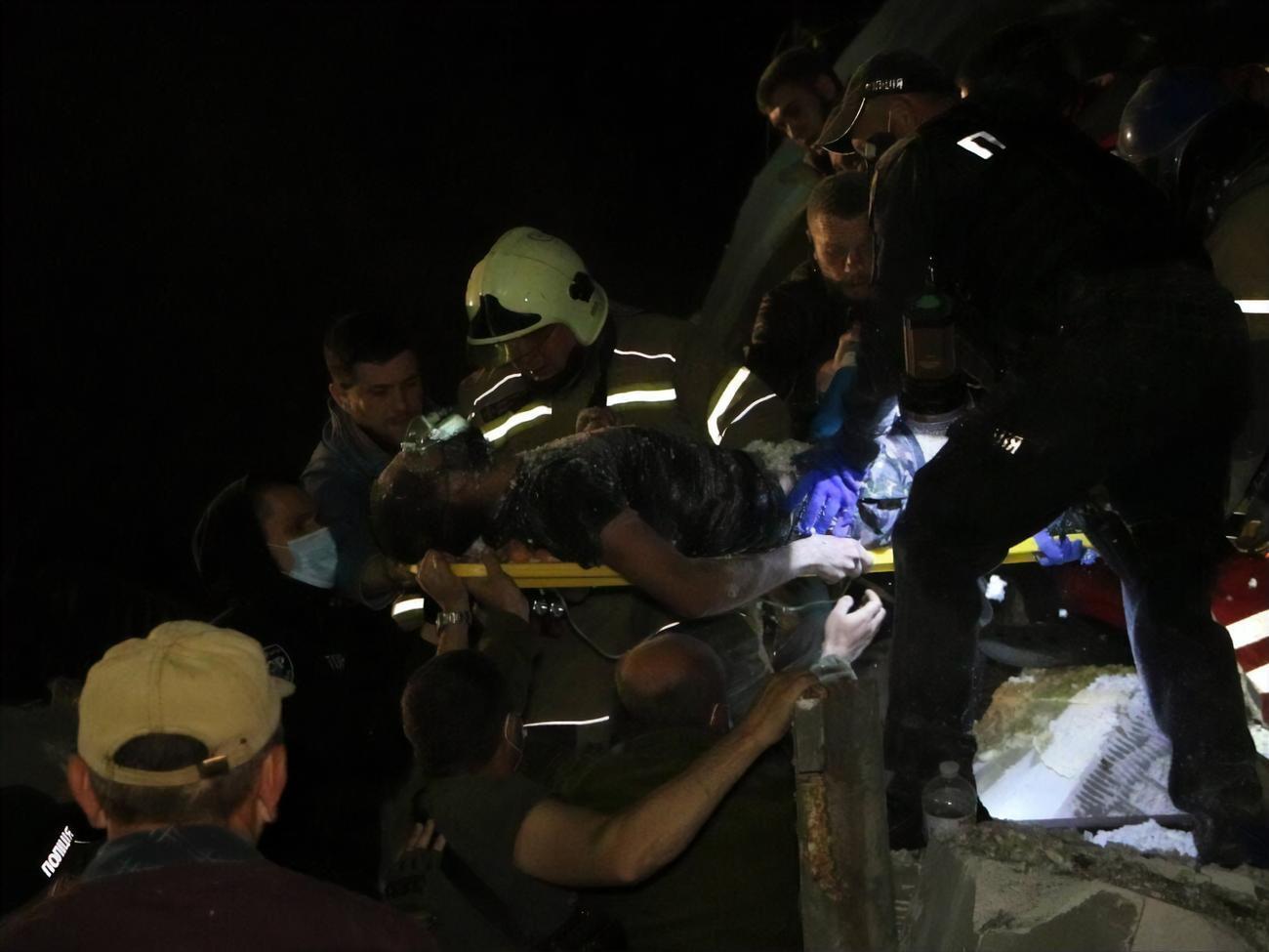 Спасатели продолжают поисковую операцию