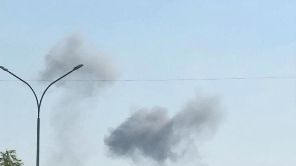 Взрывы ощущались в нескольких километрах от аэропорта