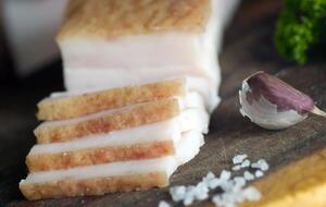 Сало хранится дольше благодаря соли