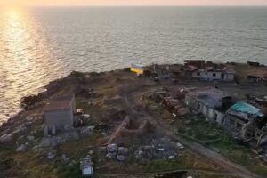 30 червня 2022 року ОК "Південь" ЗСУ повідомило, що після чергового удару по острову окупанти поспіхом евакуювали залишки гарнізону двома швидкісними катерами й покинули Зміїний