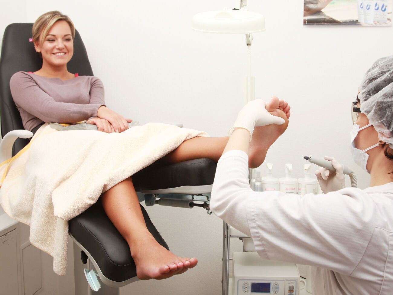 Отращивание длинных ногтей на ногах больше не актуально