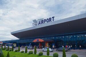 Днем один из пассажиров открыл стрельбу в аэропорту Кишинева из пистолета, который отобрал у пограничника