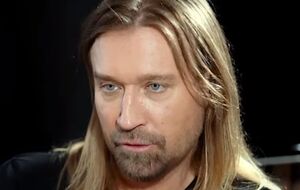 Винник 26 февраля 2022 года выехал из Украины