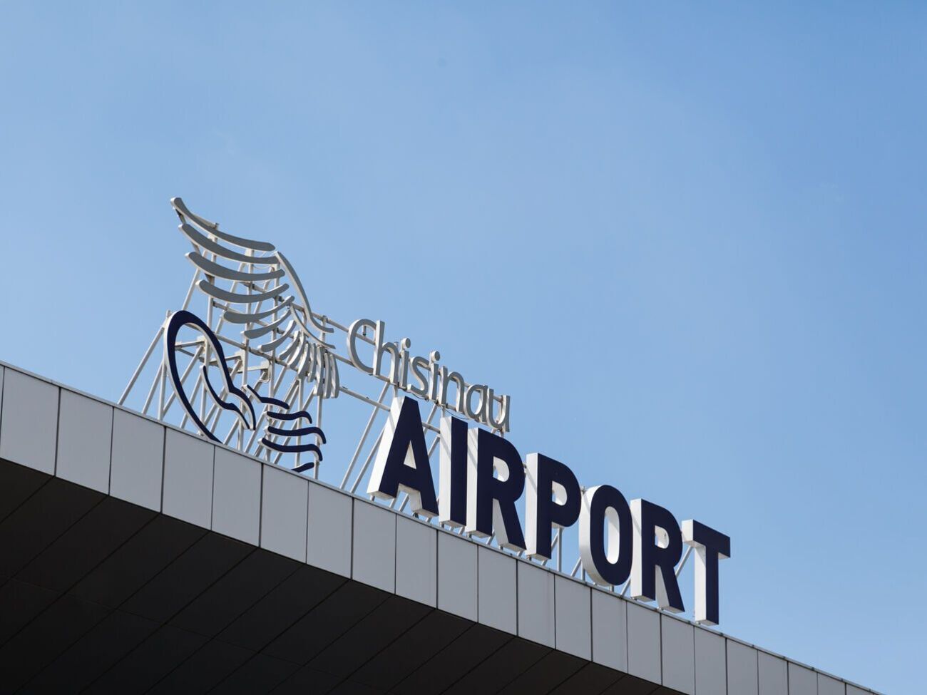 Президентка висловила співчуття сім'ям загиблих унаслідок стрілянини в аеропорту