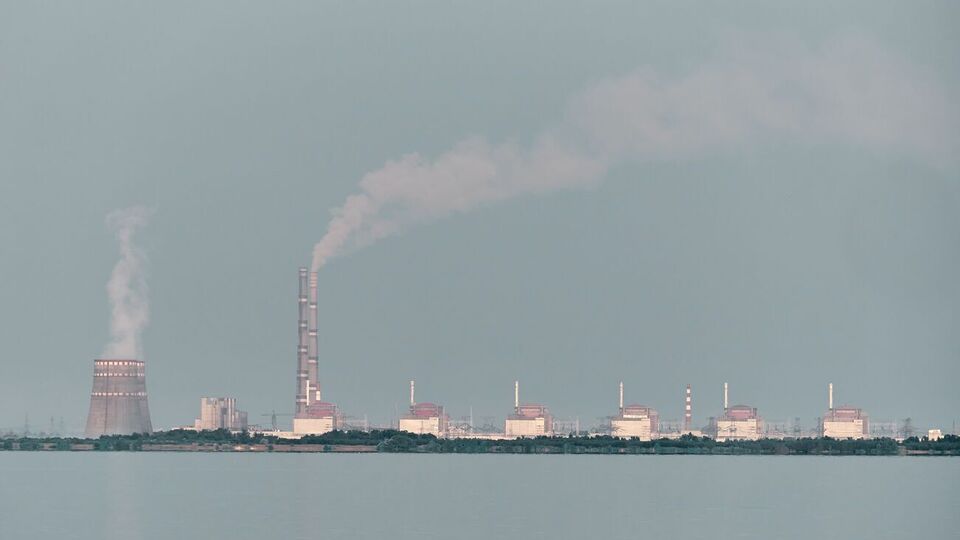 За словами Литвинського, "гострота ситуації" полягає в присутності на ЗАЕС російських військ, а не в зниженні рівня води в резервуарі-охолоджувачі