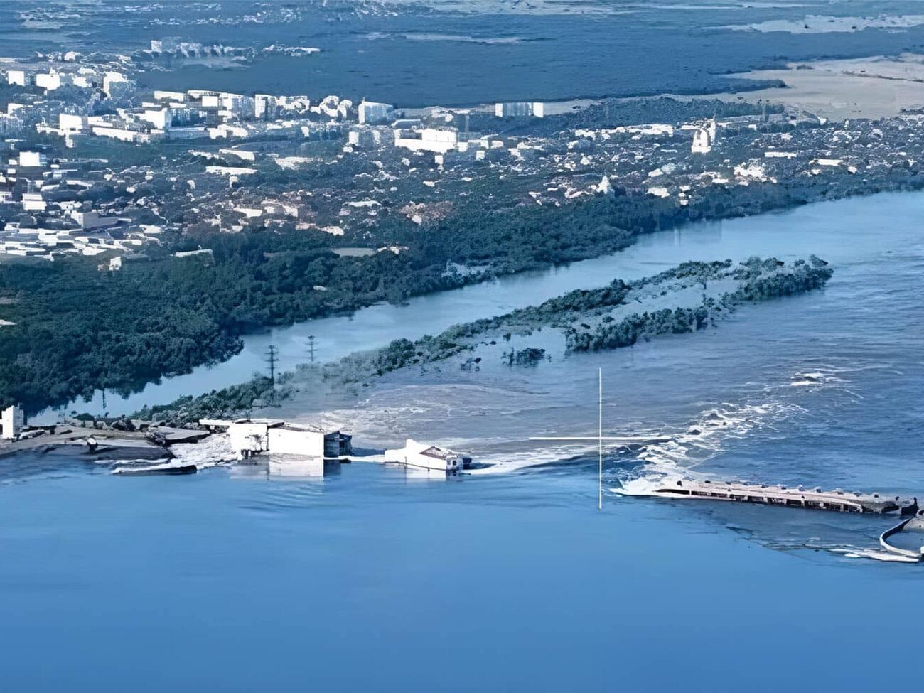 Войска РФ подорвали Каховскую ГЭС ночью 6 июня