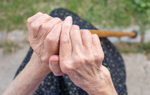 Законопроект призван урегулировать вопрос выплаты пенсий украинцам на временно оккупированных территориях и за границей