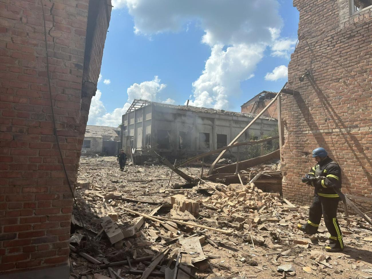 Унаслідок російських атак зруйновано будинки та комунікації