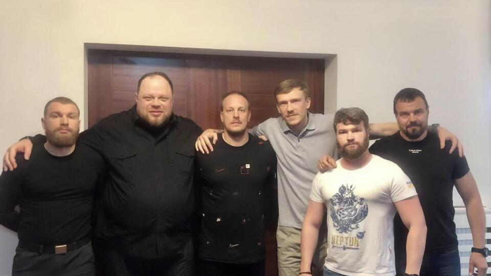 Стефанчук (на фото второй слева) сообщил, что Украина работает над возвращением из плена всех украинцев