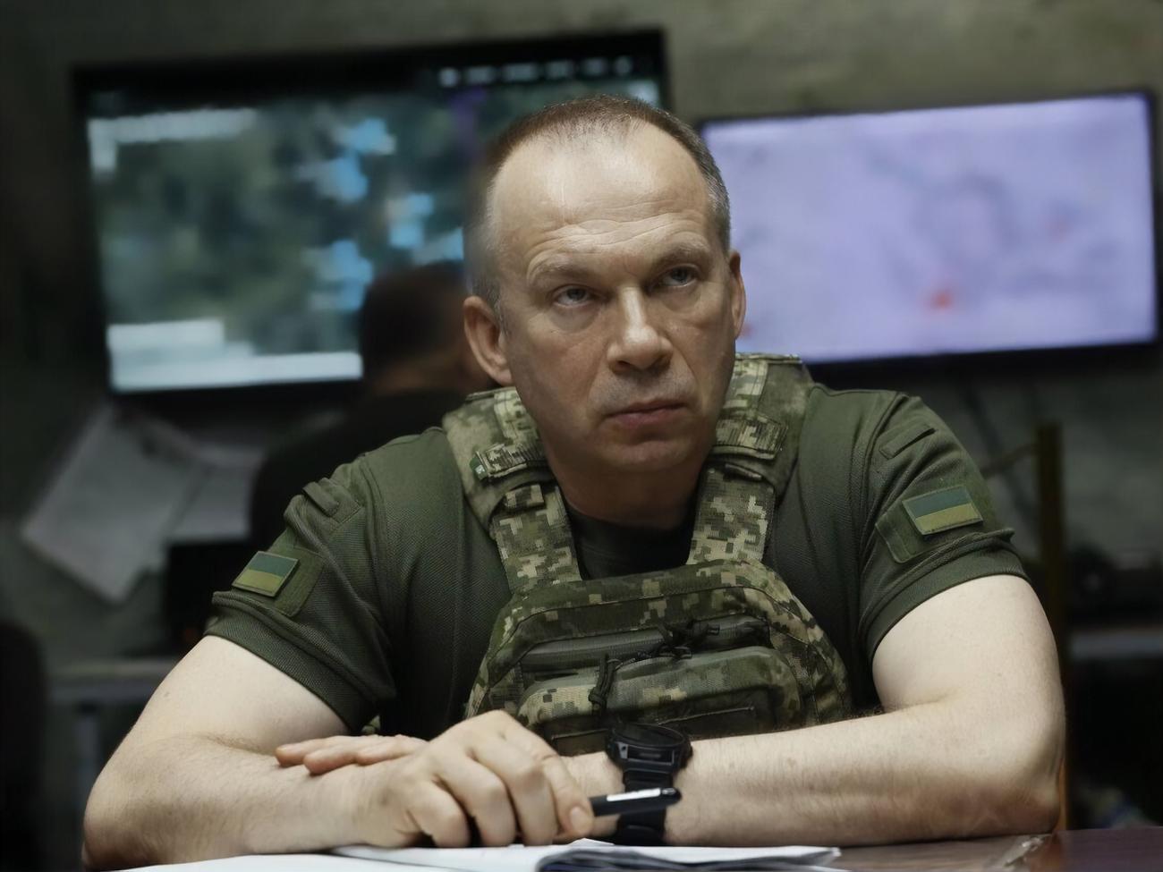 Сирський разом із командирами підрозділів планує дії українських військових на окремих ділянках фронту