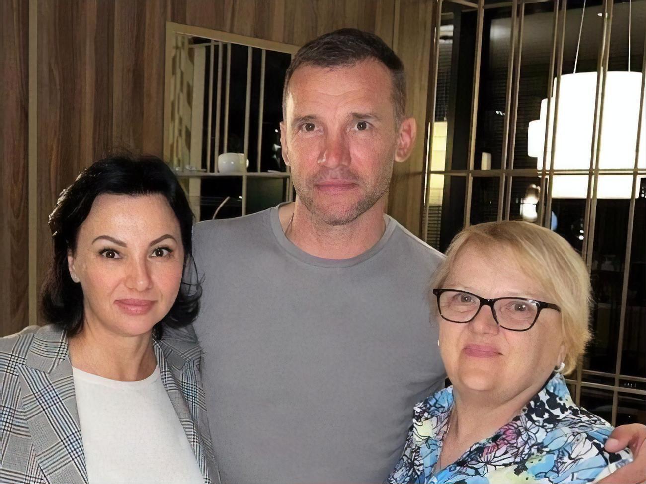 В мае 2022 года мать и сестра Шевченко переехали в Италию, а сейчас вернулись в Украину