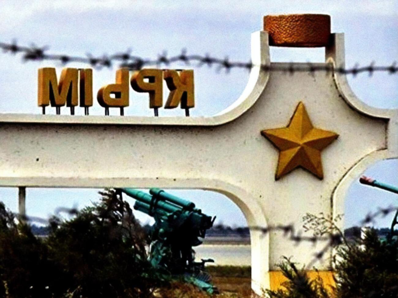 Окупаційна влада півострова стверджує, що вибило тільки скло
