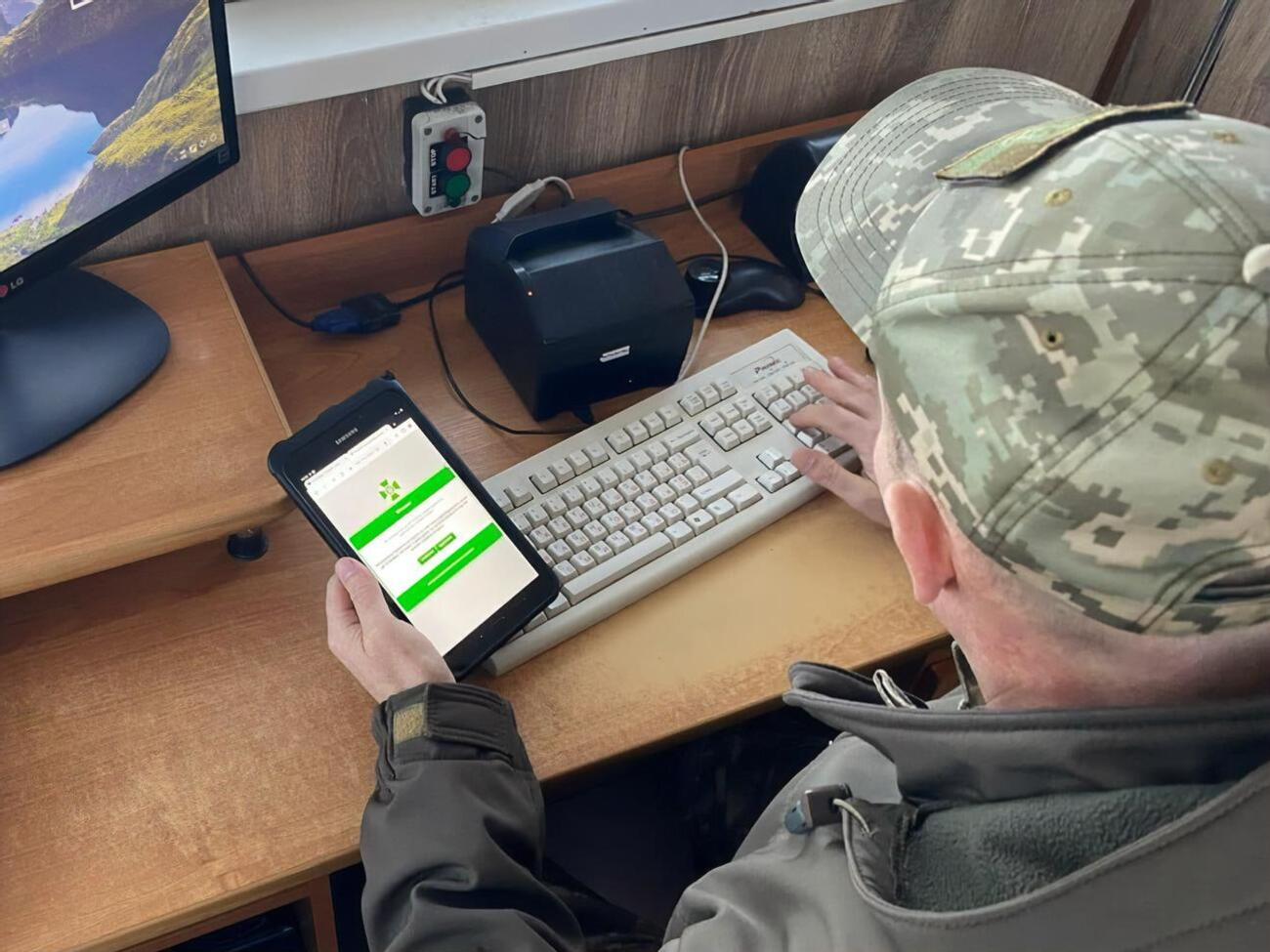 У ДПСУ зазначили, що для виїзду з України люди підробляють навіть документи про смерть дружини