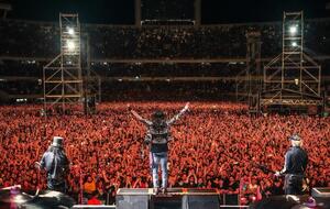 Guns N' Roses объявила о распаде в 2008 году, а в 2015 году коллектив заявил о воссоединении