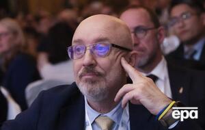 Резников отметил, что желающих вести переговоры уже очередь, но Украине нужны средства, чтобы закончить войну