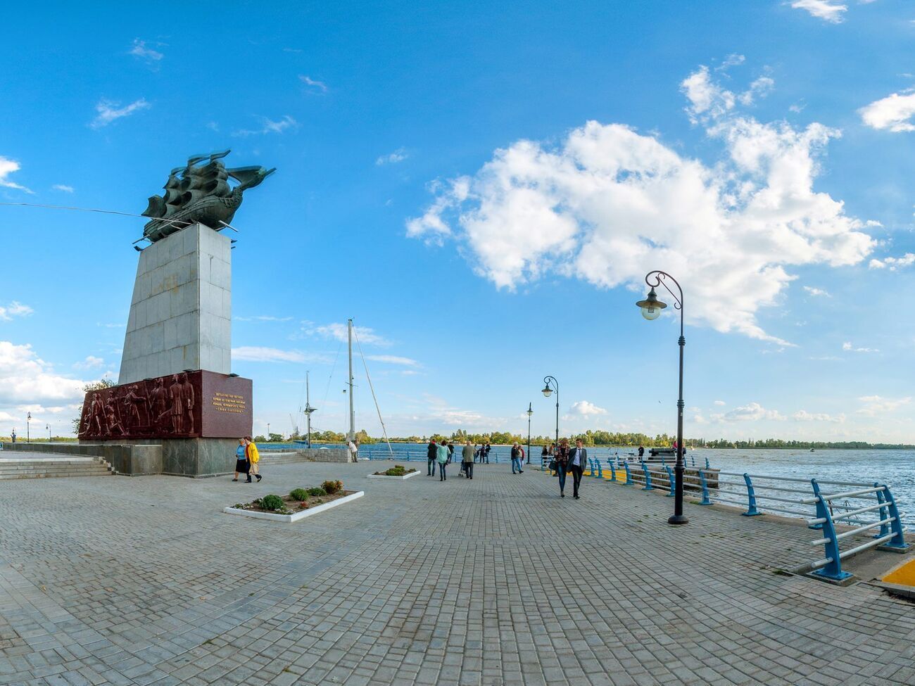 Клочко:&nbsp;Город понемногу пустеет, но людей еще много