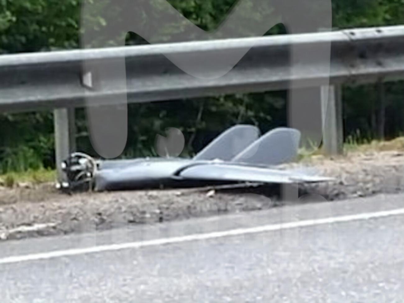 Беспилотники, по словам очевидцев, летели в сторону Москвы