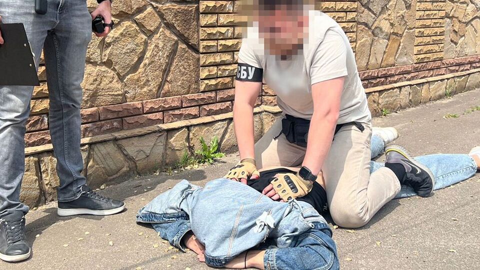 Підозрюваних у шпигунстві затримали у трьох регіонах України