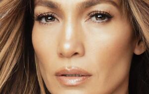 Лопес є власницею бренда косметики