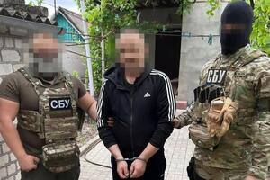 За даними слідства, затриманий особисто брав участь в обшуках і допитах українських громадян
